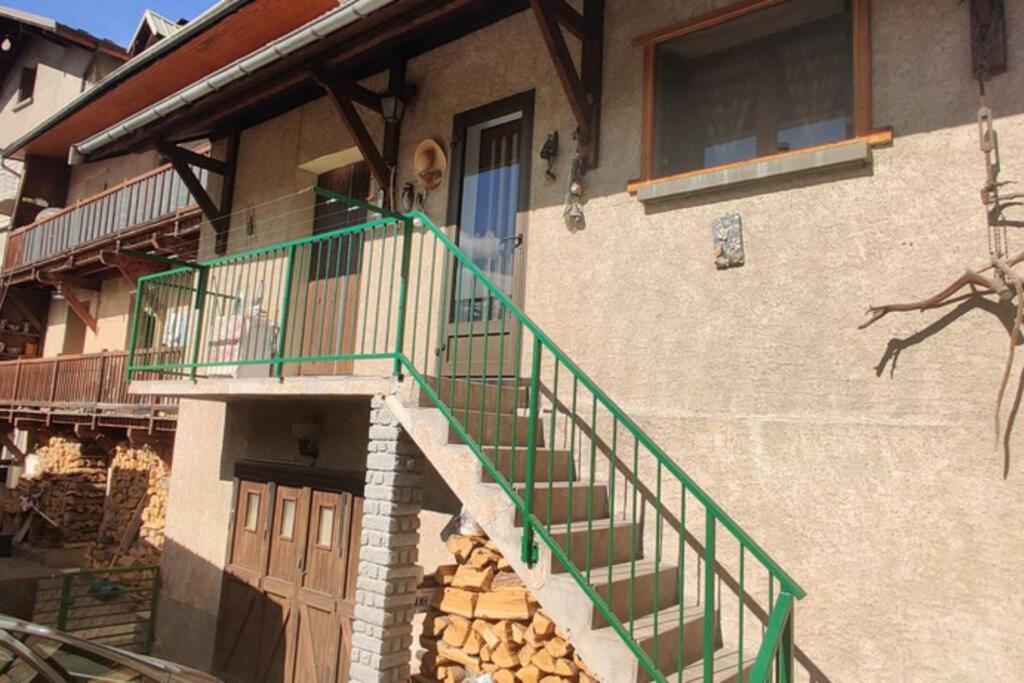 Maison calme indépendante et vue sur les montagnes Briançon Exterior foto