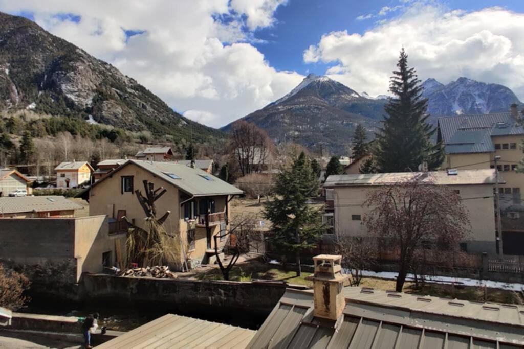 Maison calme indépendante et vue sur les montagnes Briançon Exterior foto